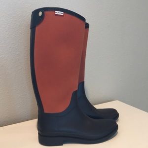 Hunter Bessy Boots in Orange and dark brown size 7